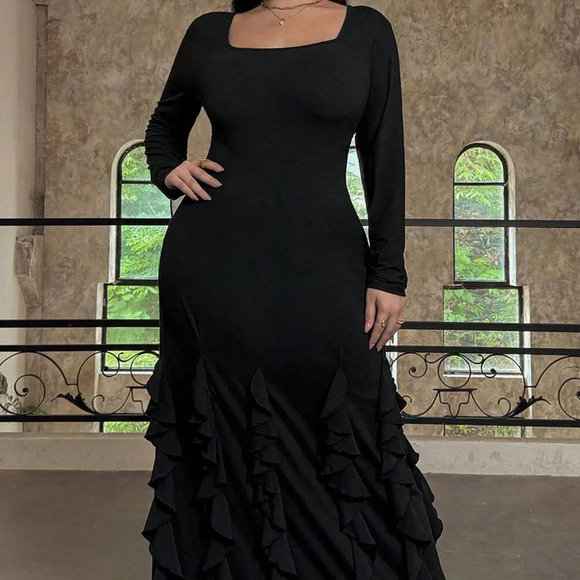 Black Elegant Women's Plus Size Sexy Design Scoop Neck Maxi A-Line Dress - Picture 5 of 8